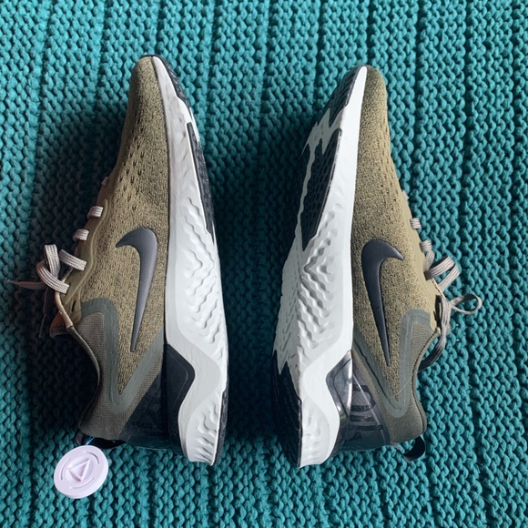 Nike Odyssey React Flyknit 2 Men’s Sneakers - Picture 4 of 7